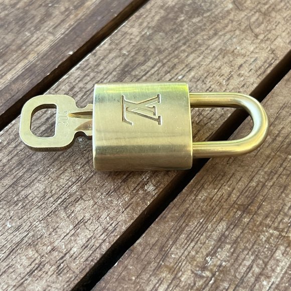 Louis Vuitton Gold Brass Lock and Key #304 🔐 - Picture 2 of 5